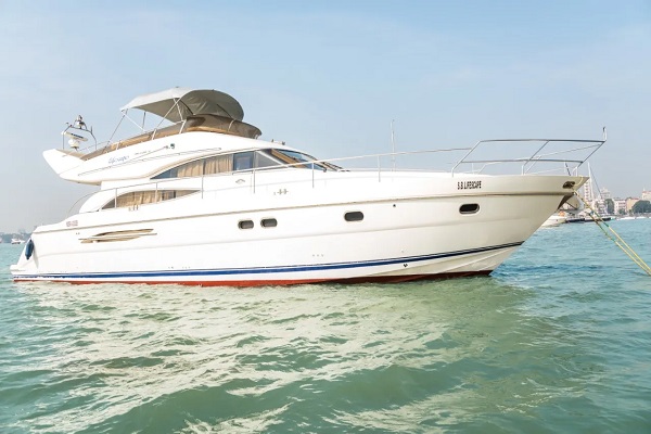 Yacht on Rent in Mumbai